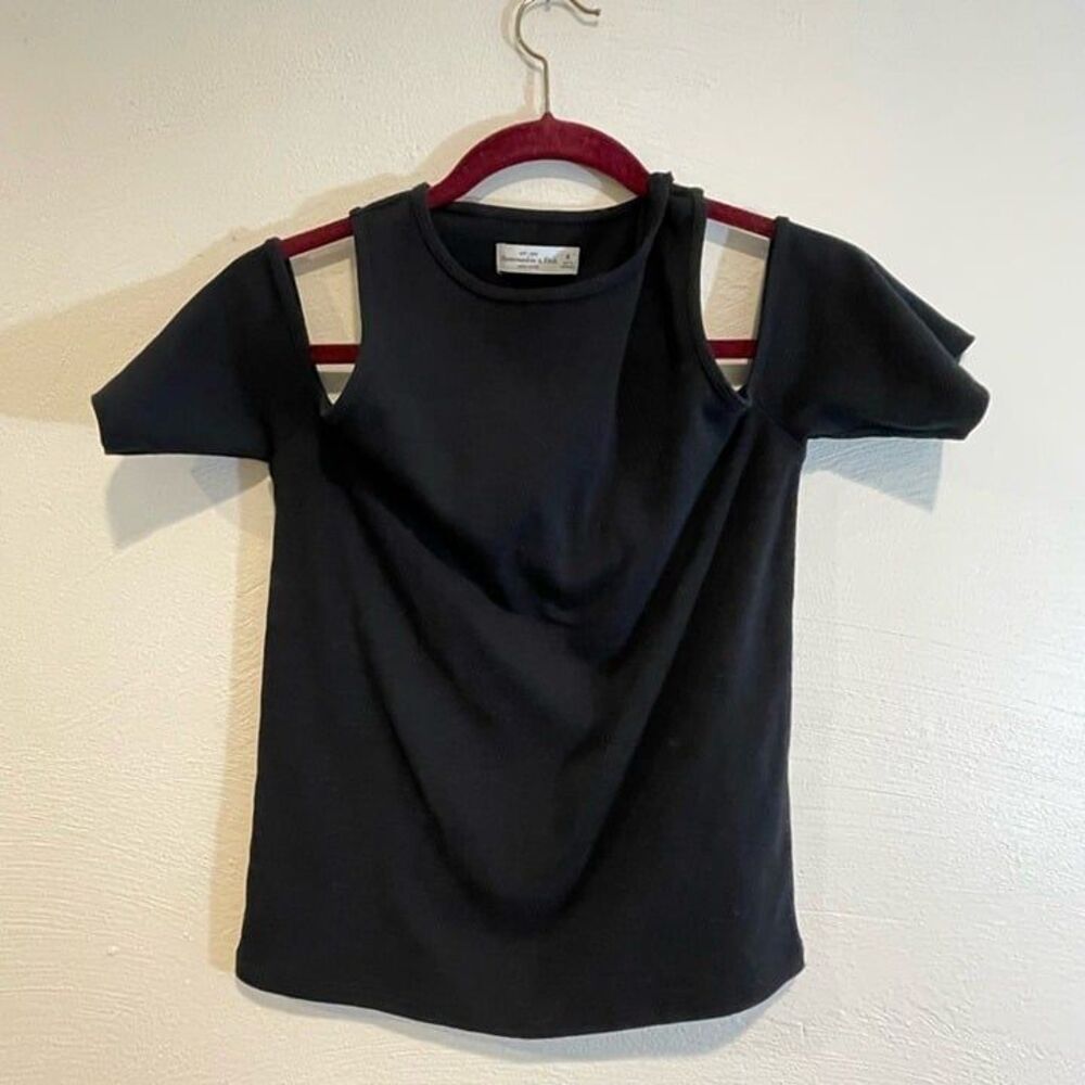 Abercrombie and fitch cut out shoulder shirt size medium